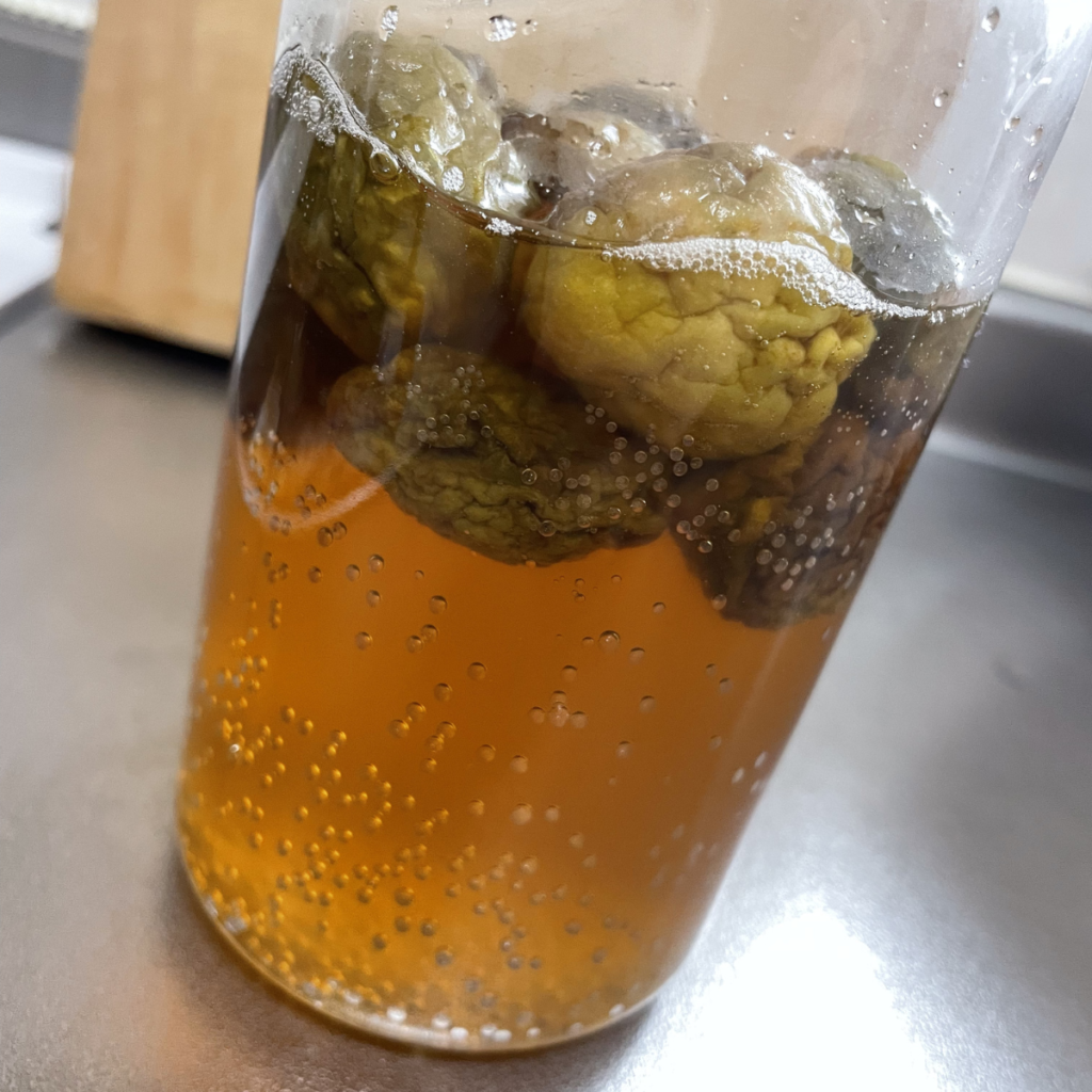 梅シロップが発酵した写真